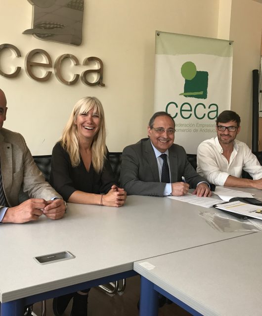 Foto de familia de la firma del convenio entre Baldosas Amarillas y la CECA